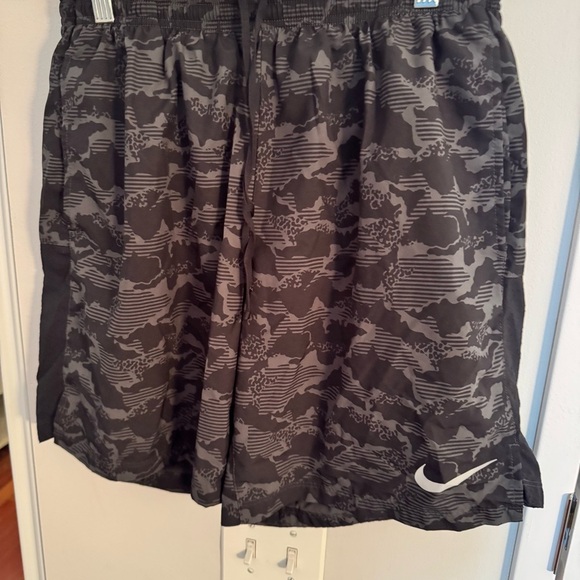 NIKE dri-fit lined running shorts - Picture 2 of 4